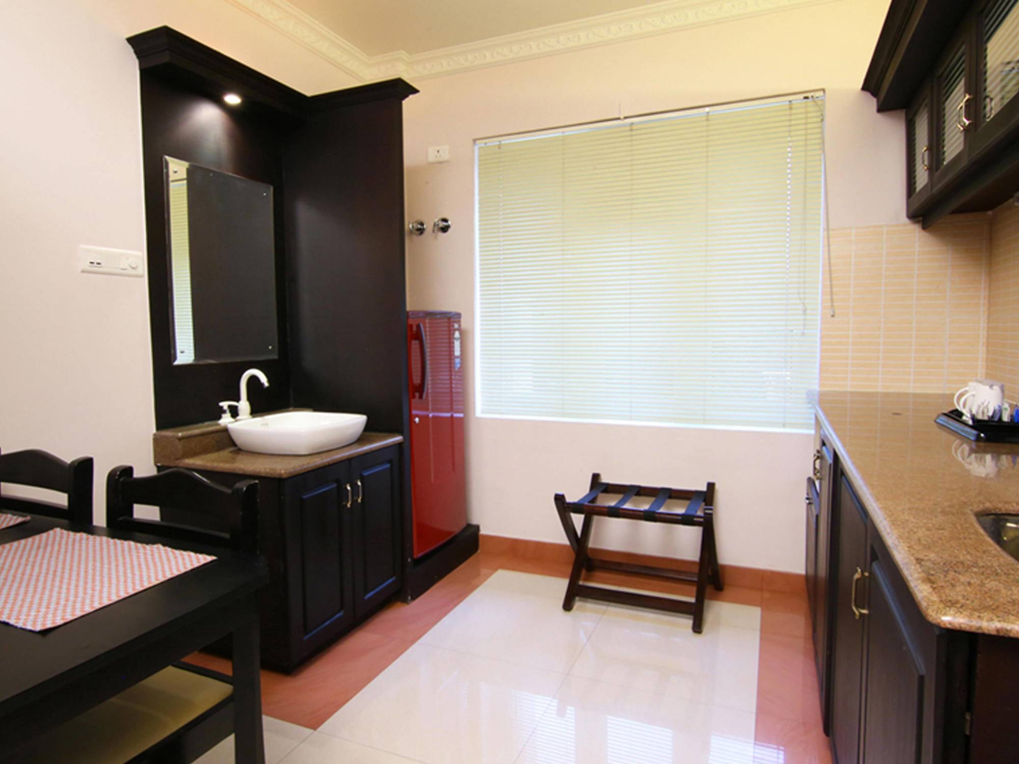 Atlas Airport Hotel Apartment ネドゥムバセリー エクステリア 写真