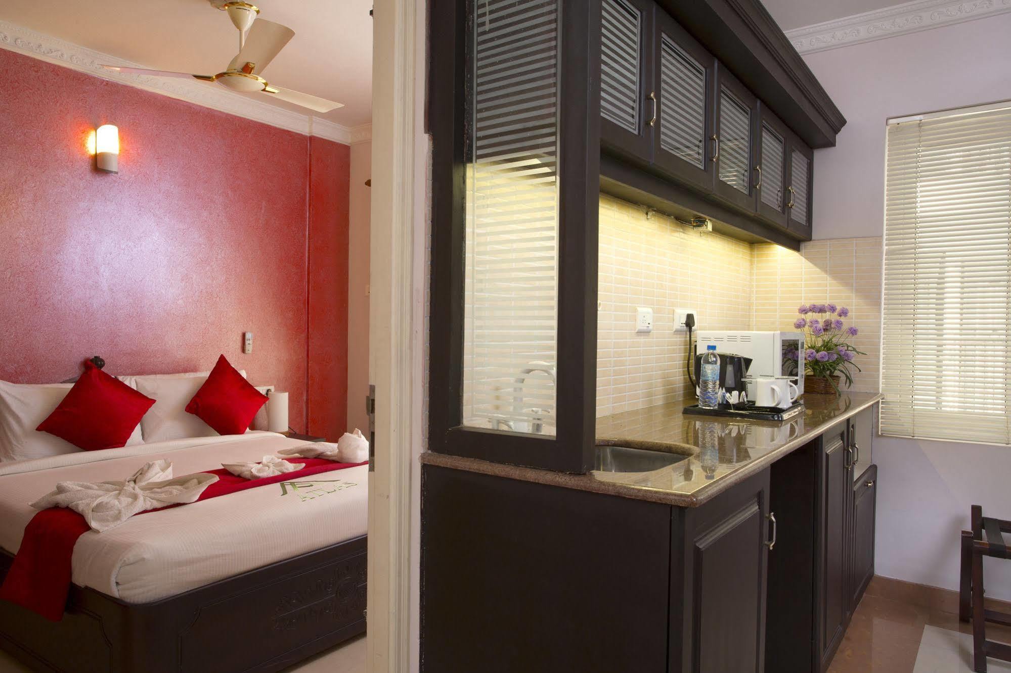 Atlas Airport Hotel Apartment ネドゥムバセリー エクステリア 写真