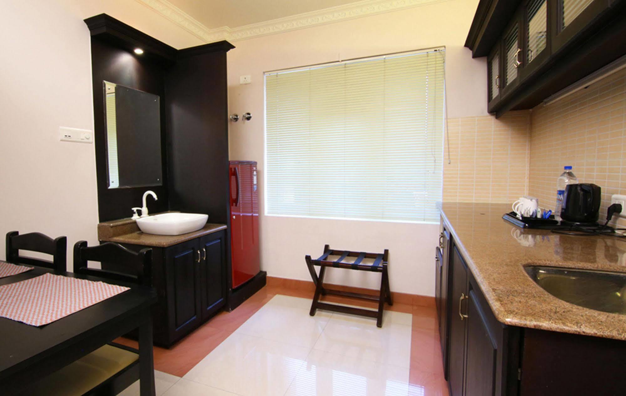 Atlas Airport Hotel Apartment ネドゥムバセリー エクステリア 写真