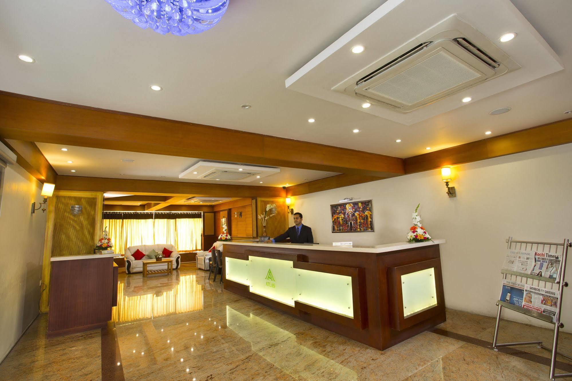 Atlas Airport Hotel Apartment ネドゥムバセリー エクステリア 写真