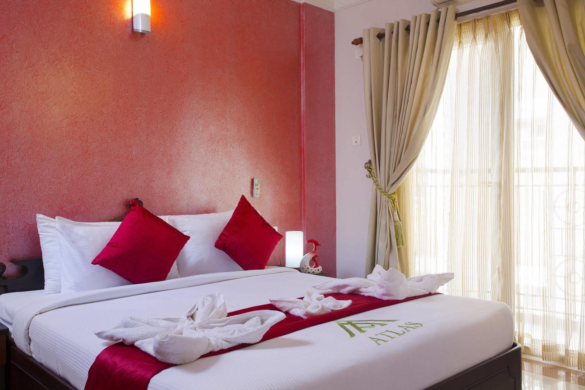 Atlas Airport Hotel Apartment ネドゥムバセリー エクステリア 写真